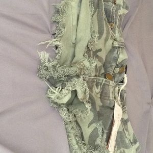 Camouflage Distressed Shorts